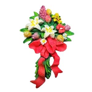 Floral arrangement pin